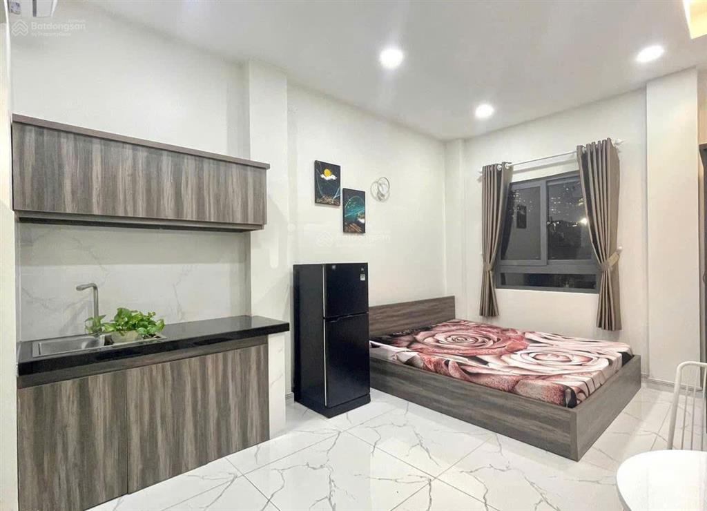 Studio cửa sổ trời view các tòa lớn  phù hợp dân văn phòng  ngô tất tố
