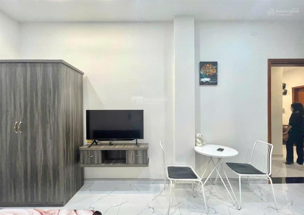 Studio cửa sổ trời view các tòa lớn  phù hợp dân văn phòng  ngô tất tố
