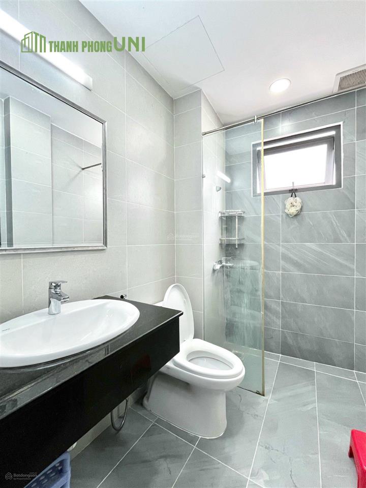 Căn hộ tone gỗ phù hợp cho bạn nào thích nhà sạch sẽ, yên tĩnh  nơ trang long