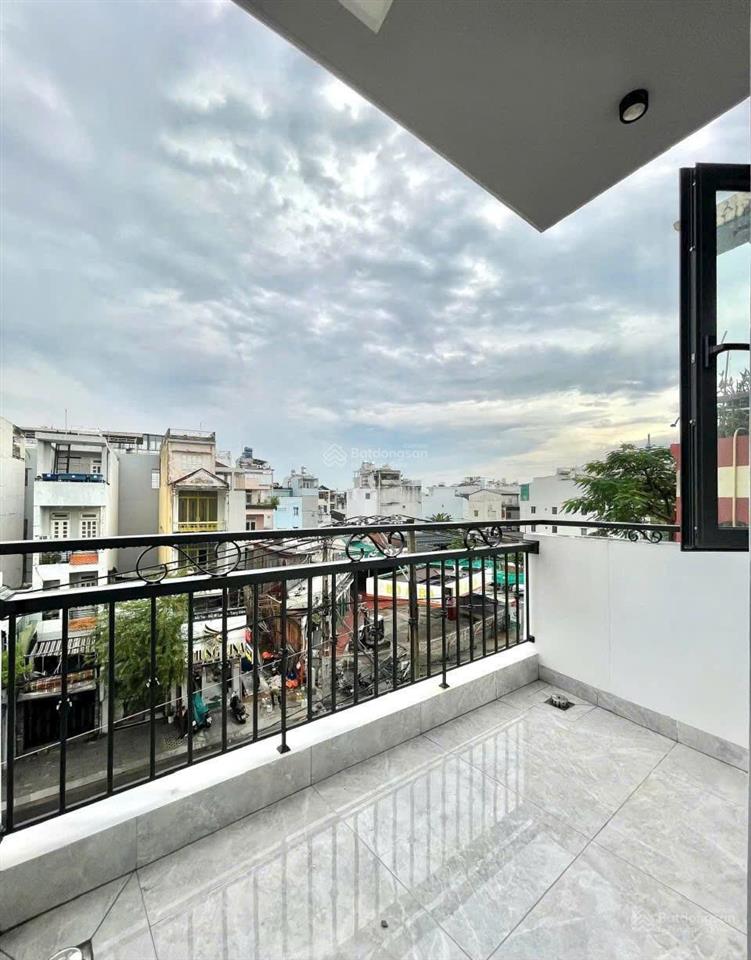 Cho thuê studio ban công lớn chỉ 5,2 triệu/tháng gần chợ bà chiểu, phan đăng lưu