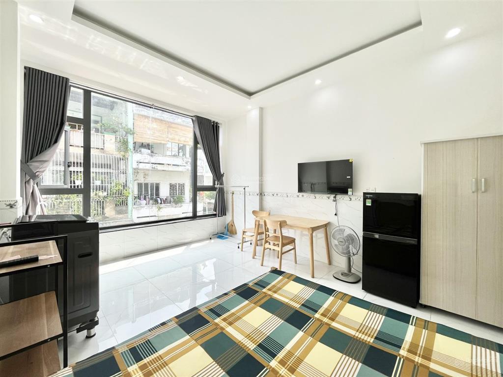 Studio cửa sổ lớn gần metro tân cảng, trường giao thông vận tải có máy giặt riêng