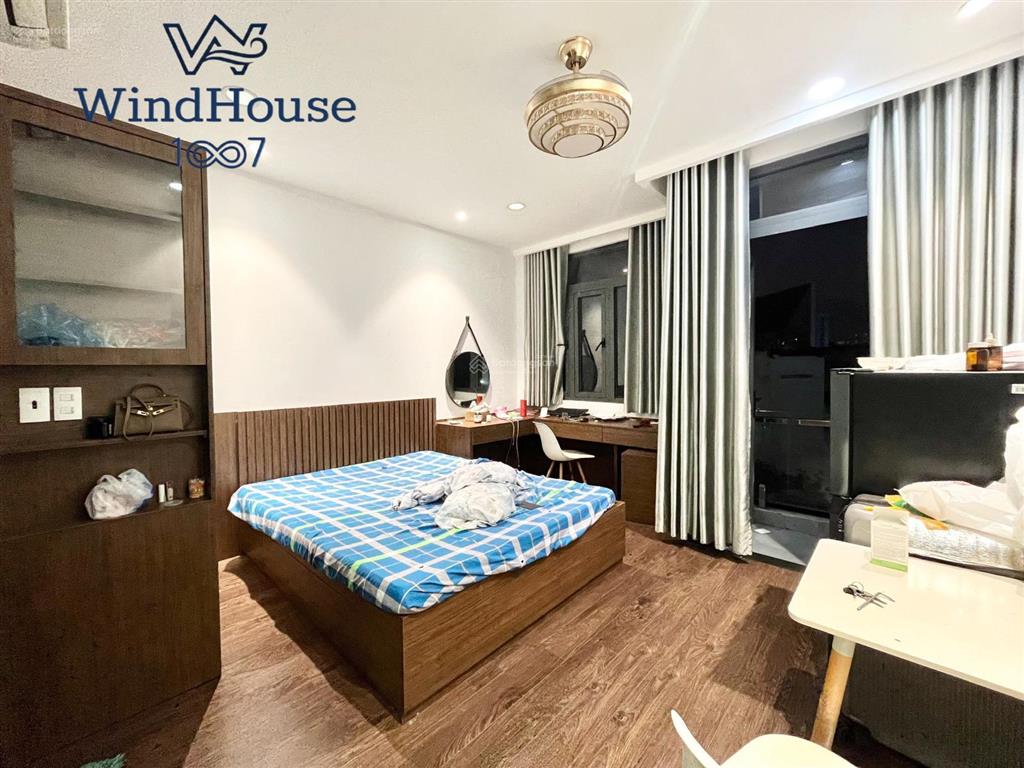 Đầu tháng 11 trống lại căn studio ban công view landmark 81  149 nơ trang long