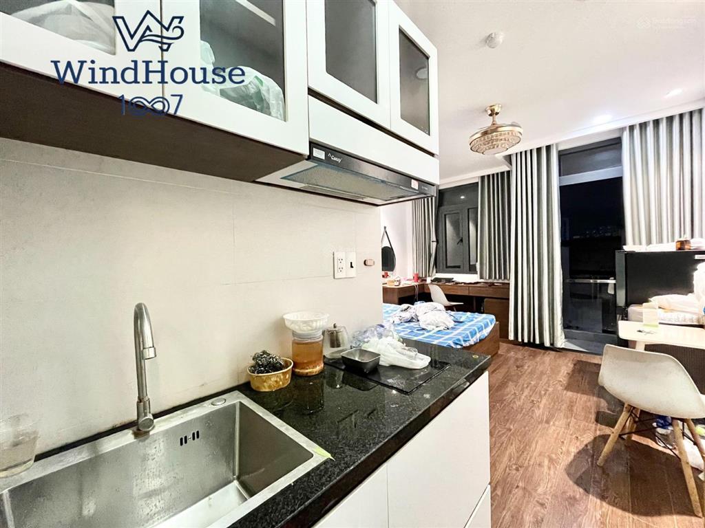 Đầu tháng 11 trống lại căn studio ban công view landmark 81  149 nơ trang long
