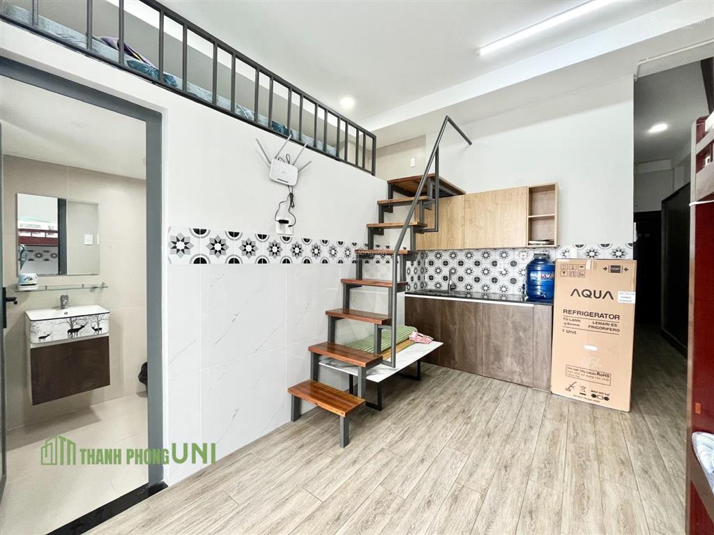 Duplex ban công 2 không gian ngủ, phù hợp 3 người  gần trường văn lang cs3