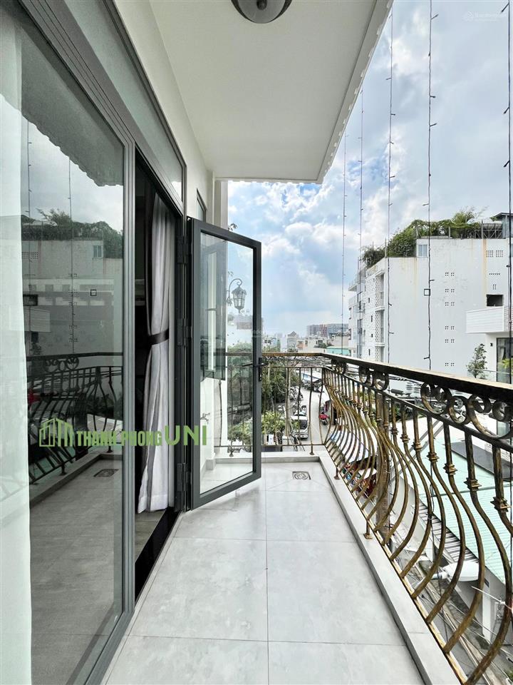 Duplex ban công 2 không gian ngủ, phù hợp 3 người  gần trường văn lang cs3