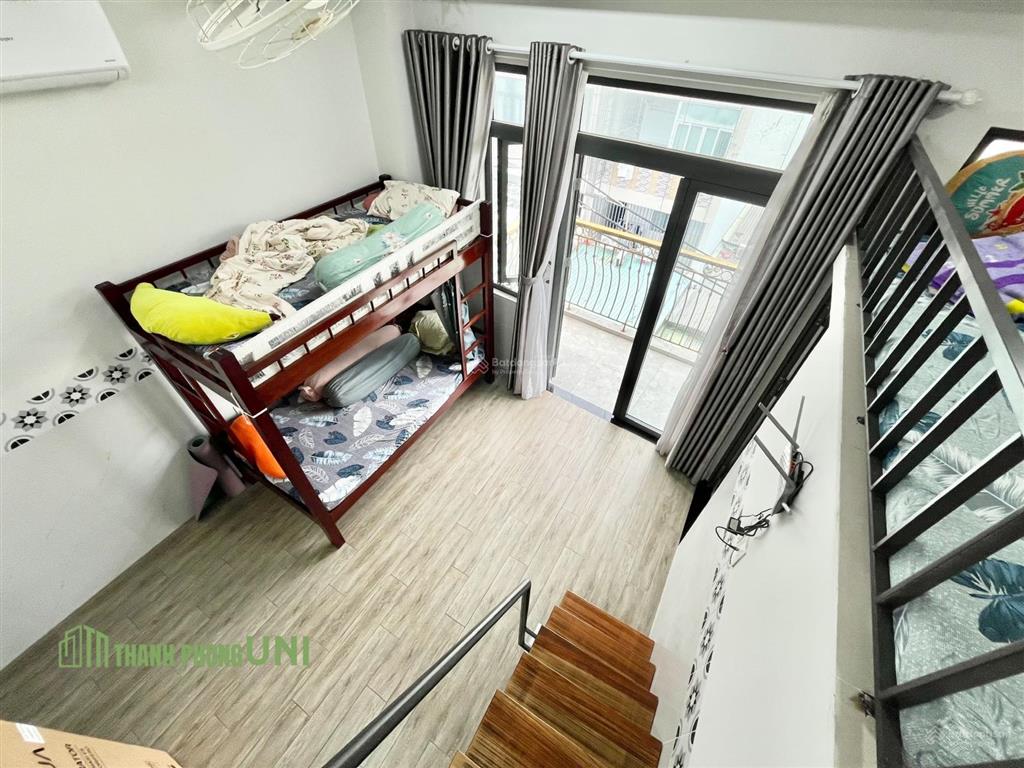 Duplex ban công 2 không gian ngủ, phù hợp 3 người  gần trường văn lang cs3