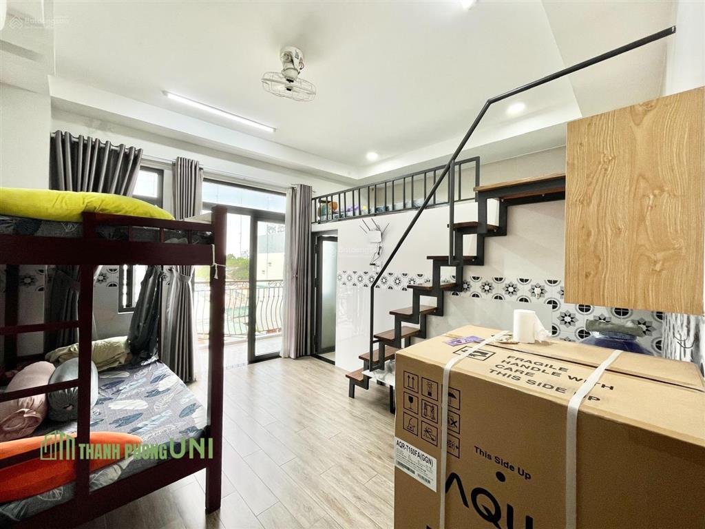 Duplex ban công 2 không gian ngủ, phù hợp 3 người  gần trường văn lang cs3