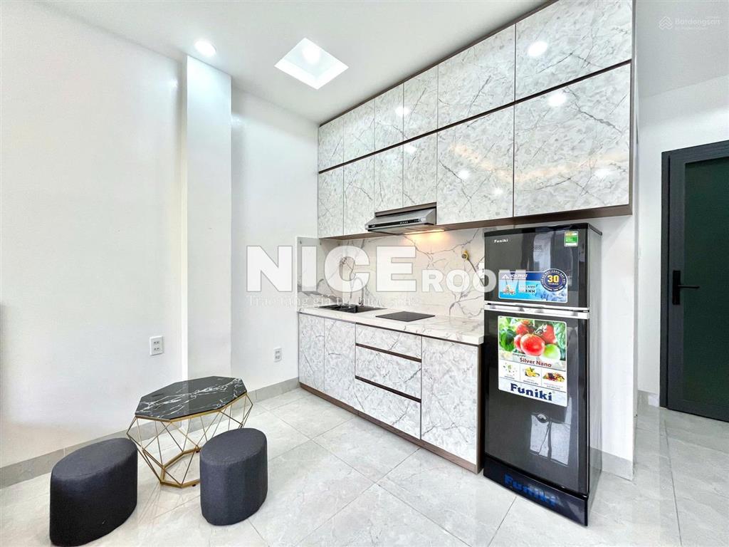 Cho thuê căn hộ ban công đối diện tiểu học thanh đa  30m2  gần chợ thanh đa