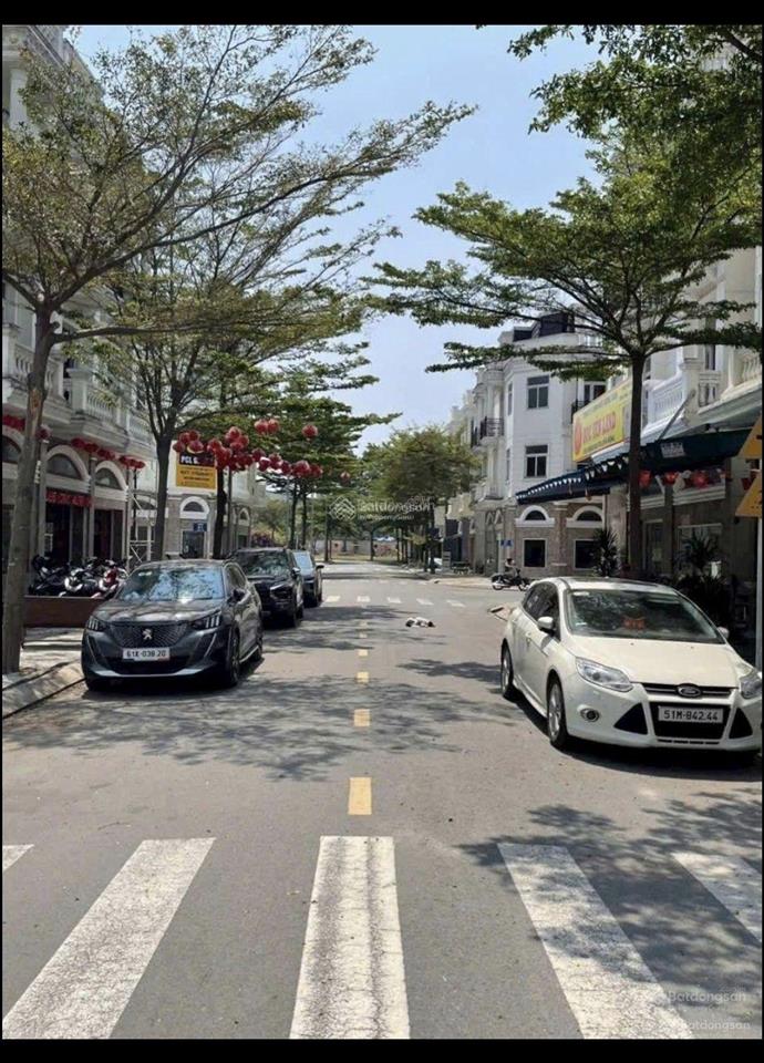 Chính chủ bán đất icon central dĩ an 64m đã có sổ riêng giá tốt 3.6 tỷ