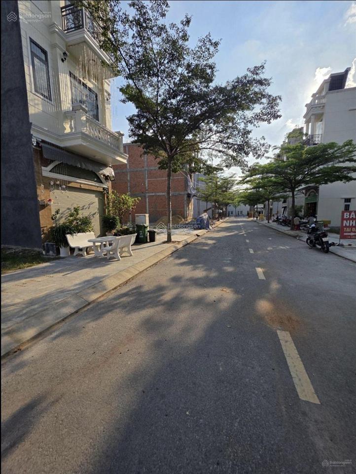 Chính chủ bán đất icon central dĩ an 64m đã có sổ riêng giá tốt 3.6 tỷ