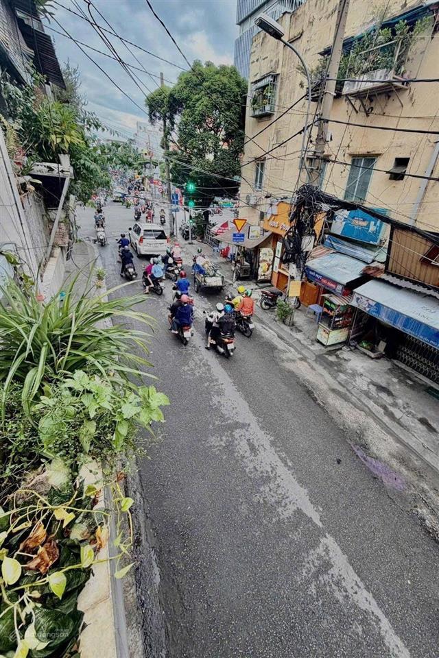 Mặt tiền kinh doanh phùng văn cung,2tầng,được xây 4tầng,gần phan đăng lưu,giao thông thuận tiện