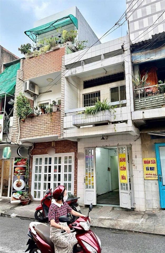 Mặt tiền kinh doanh phùng văn cung,2tầng,được xây 4tầng,gần phan đăng lưu,giao thông thuận tiện