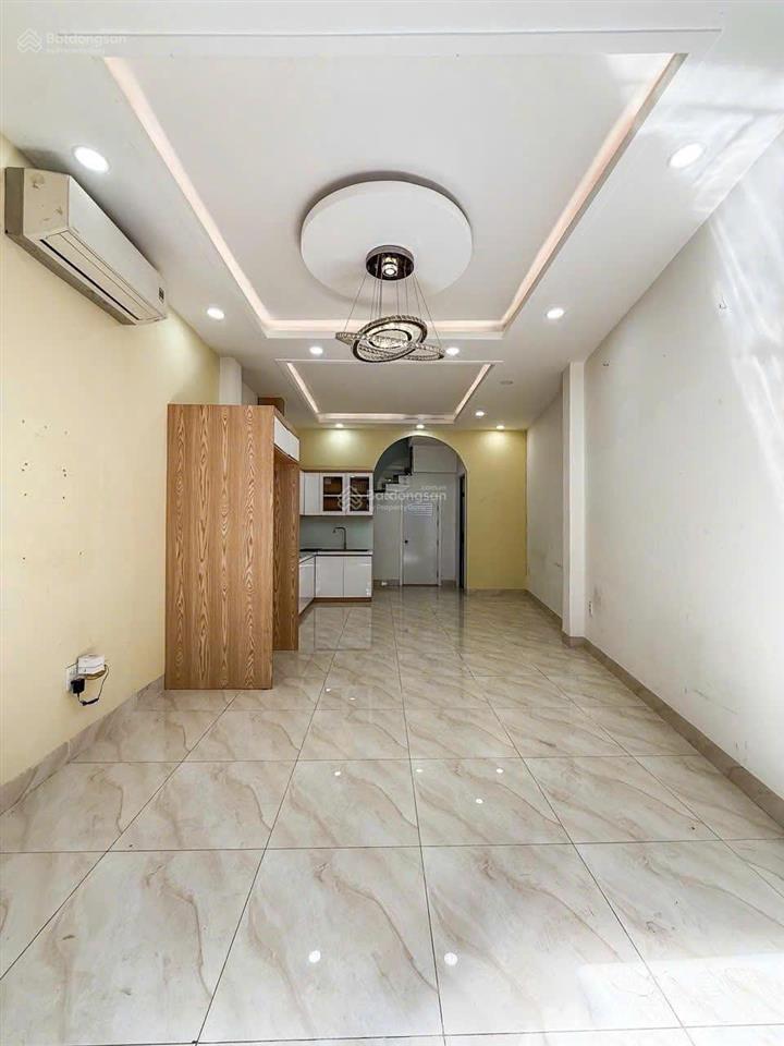 Cách mặt tiền lê văn sỹ 30m,4tầng,nở hậu 4,8m,khu nhộn nhịp kd,giáp q3 và tân bình