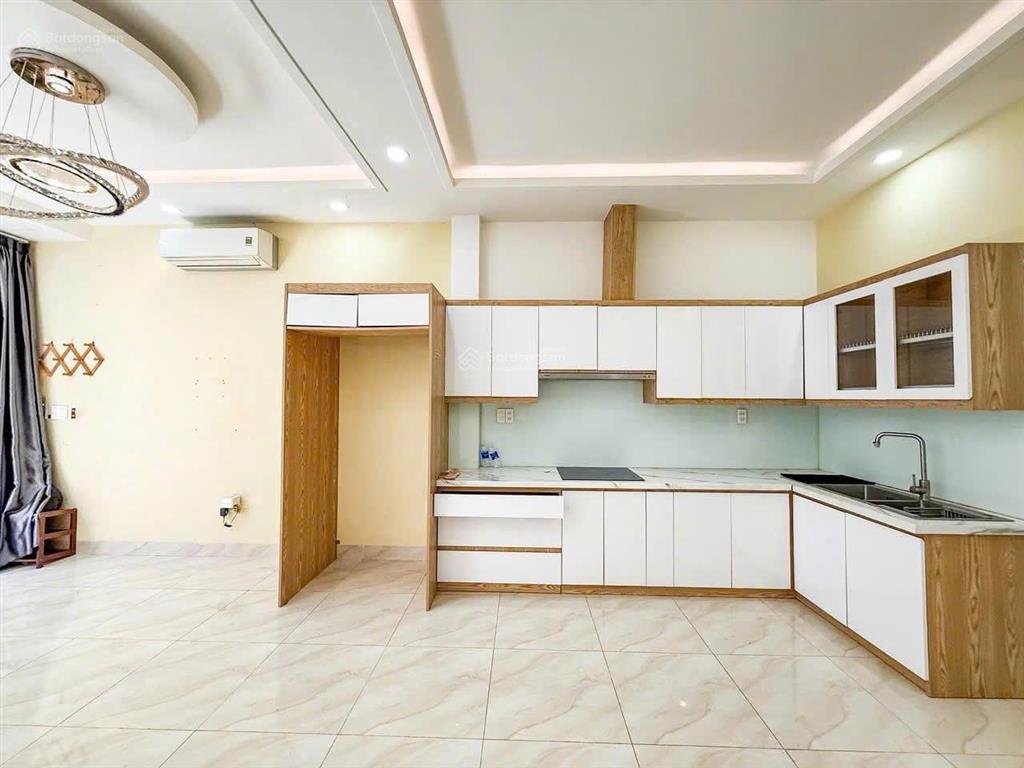 Cách mặt tiền lê văn sỹ 30m,4tầng,nở hậu 4,8m,khu nhộn nhịp kd,giáp q3 và tân bình