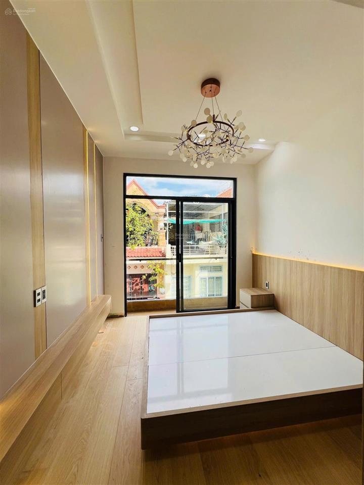 Bán nhà riêng có thang máy, tại cách mạng tháng tám, 8,99 tỷ, 33m2, hàng hiếm giá tốt