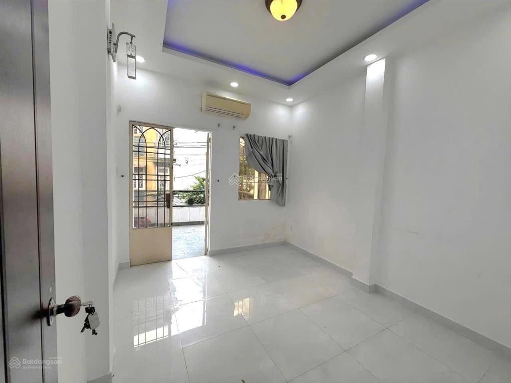 Bán nhà riêng tại hoàng hoa thám, xe hơi trước nhà, 8,8 tỷ, 45m2, 4pn, 3wc, nhiều tiện ích