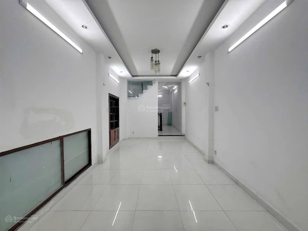 Bán nhà riêng tại hoàng hoa thám, xe hơi trước nhà, 8,8 tỷ, 45m2, 4pn, 3wc, nhiều tiện ích