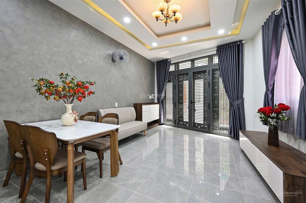 Bán nhà riêng 30m2, tặng nội thất, 7,5 tỷ, 3pn + 4wc tại phan xích long, giá tốt, view đẹp