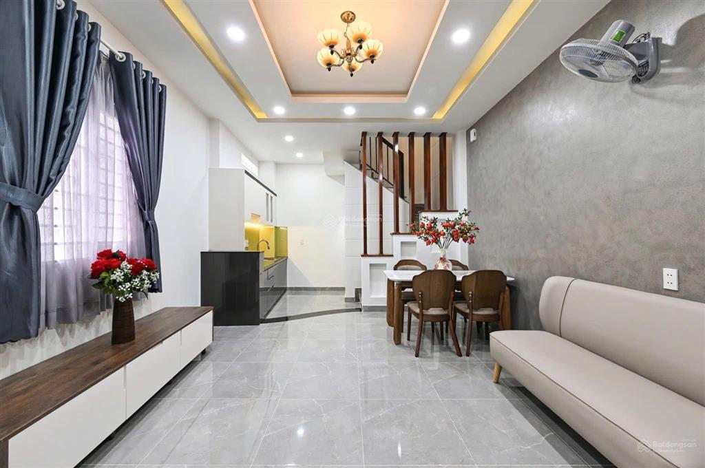 Bán nhà riêng 30m2, tặng nội thất, 7,5 tỷ, 3pn + 4wc tại phan xích long, giá tốt, view đẹp