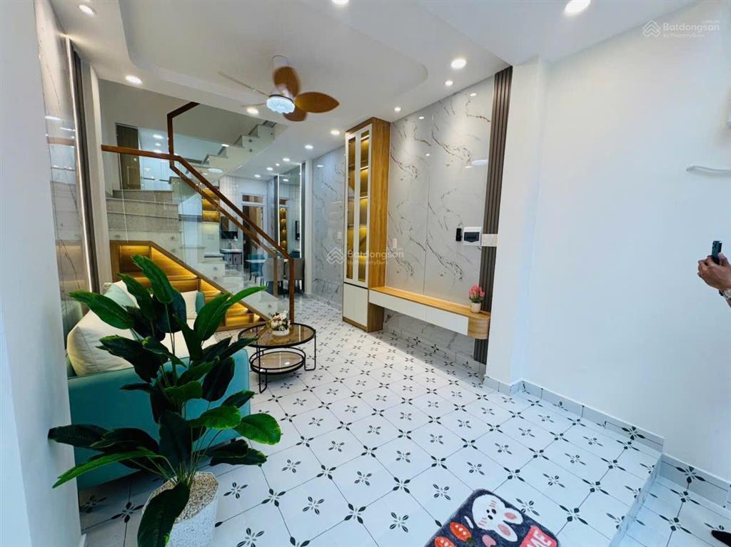 Bán gấp nhà hẻm xe hơi tại phan văn trị, 6,3 tỷ, 44m2, 3pn, 2wc, pháp lý đầy đủ, tặng nội thất