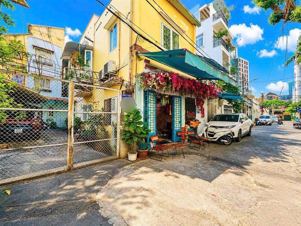 Bán nhà riêng, đậu xe hơi tại hoàng diệu, 6,2 tỷ, 34,2 m2, 2pn, 3wc, pháp lý đầy đủ, uy tín chỉ với
