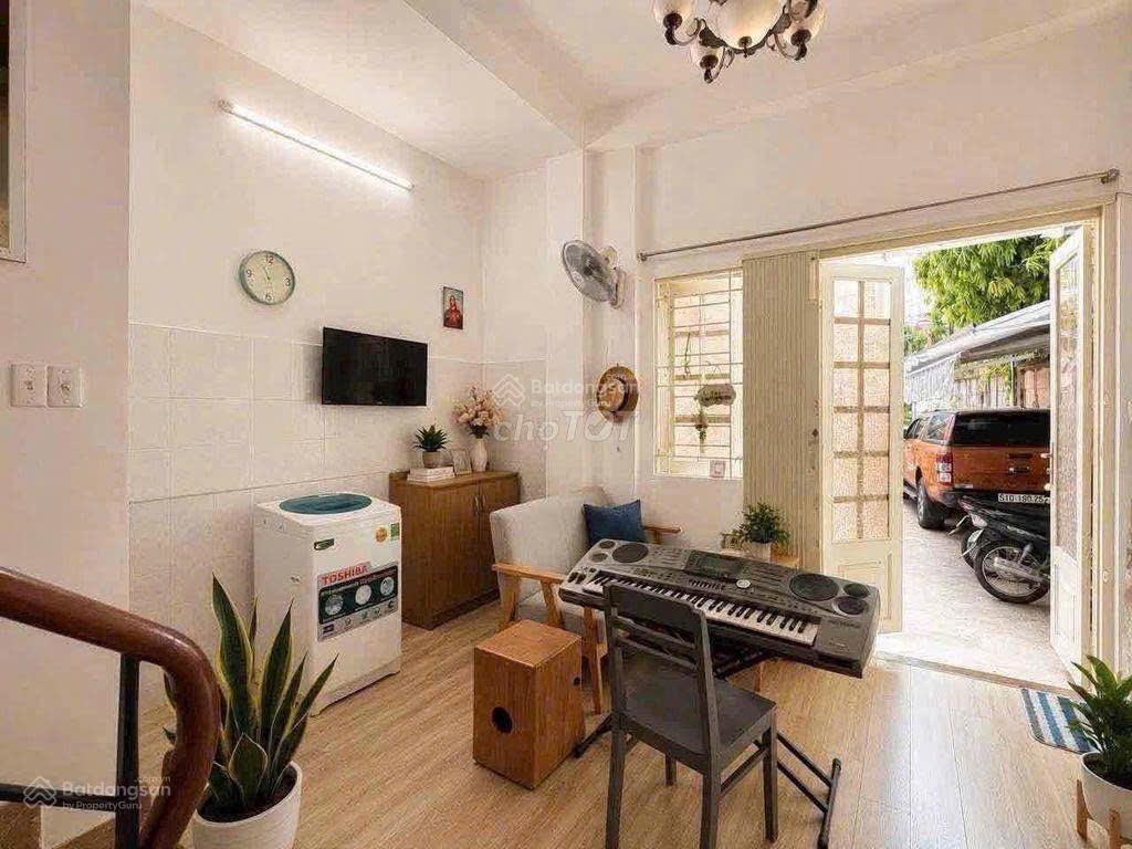 Bán nhà riêng, đậu xe hơi tại hoàng diệu, 6,2 tỷ, 34,2 m2, 2pn, 3wc, pháp lý đầy đủ, uy tín chỉ với