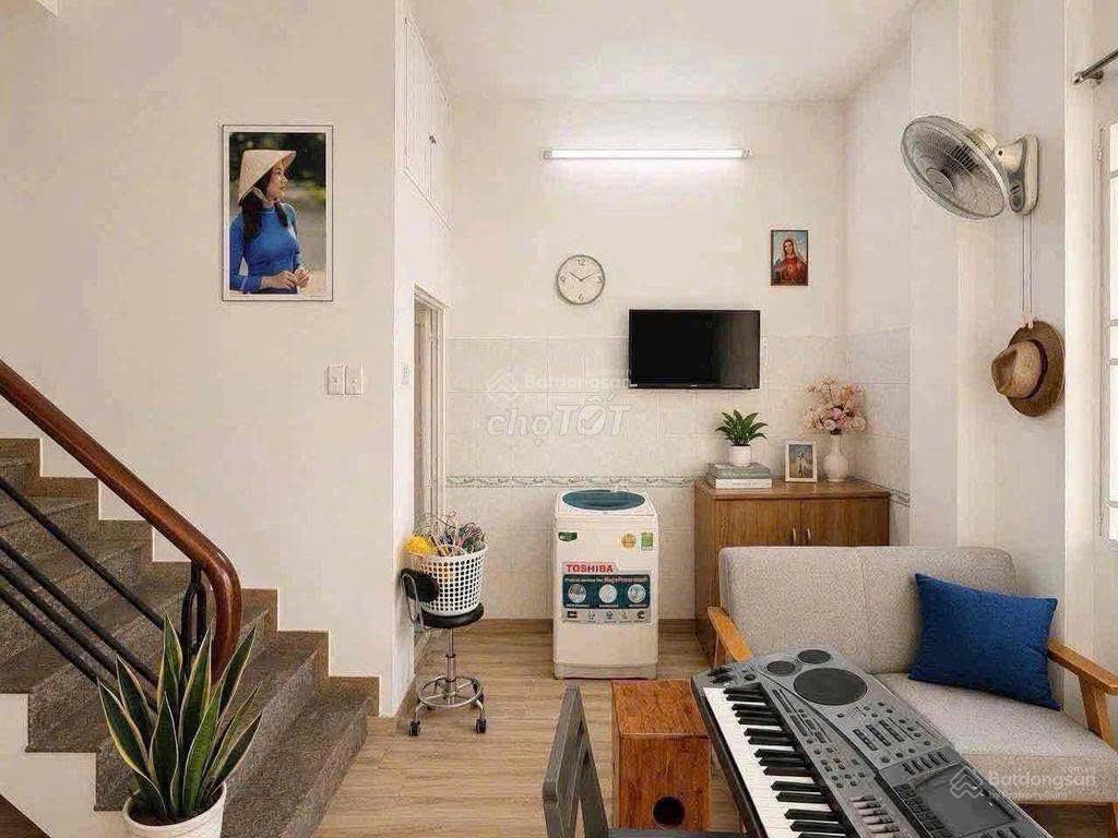 Bán nhà riêng, đậu xe hơi tại hoàng diệu, 6,2 tỷ, 34,2 m2, 2pn, 3wc, pháp lý đầy đủ, uy tín chỉ với