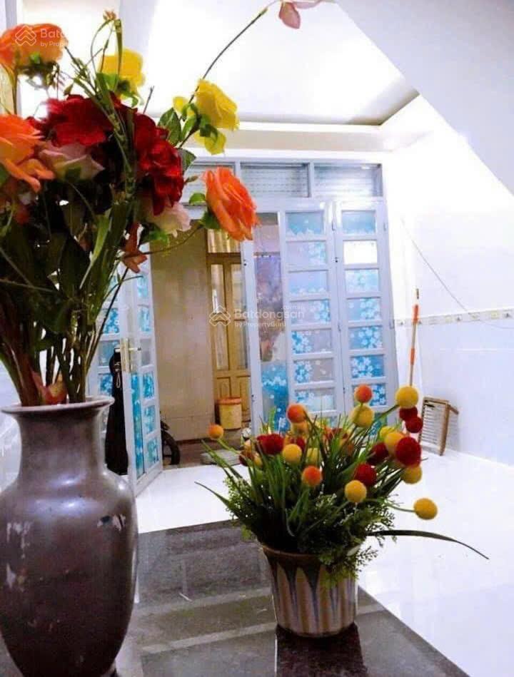 Bán nhà riêng tại cô giang, 3,9 tỷ, 22,2 m2,2tầng, gần manhattan, trường học, siêu thị,thu nhập tốt