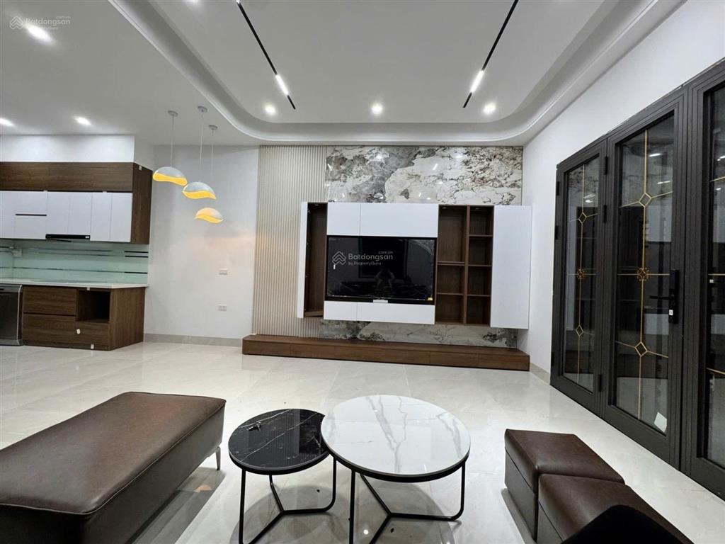 Bán nhà cổ nhuế 30m2  5 tầng  mặt phố ô tô đỗ cửa  nội thất sang trọng  giá chỉ nhỉnh 8 tỷ đồng