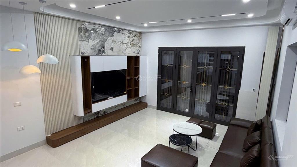 Bán nhà cổ nhuế 30m2  5 tầng  mặt phố ô tô đỗ cửa  nội thất sang trọng  giá chỉ nhỉnh 8 tỷ đồng