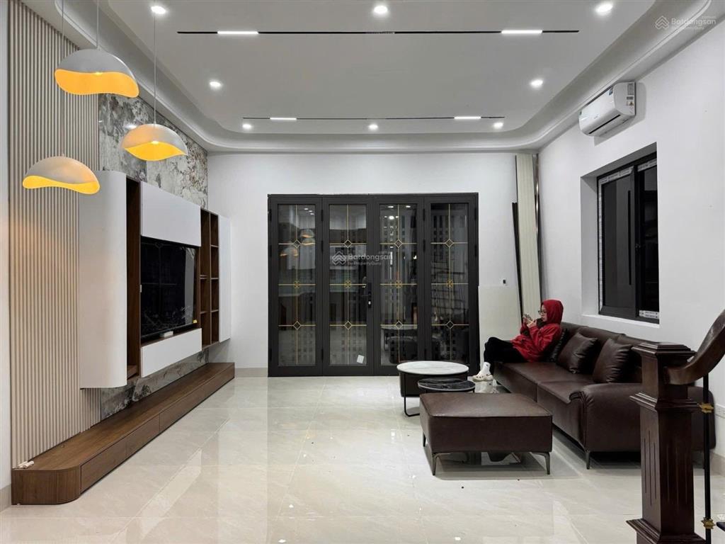 Bán nhà cổ nhuế 30m2  5 tầng  mặt phố ô tô đỗ cửa  nội thất sang trọng  giá chỉ nhỉnh 8 tỷ đồng