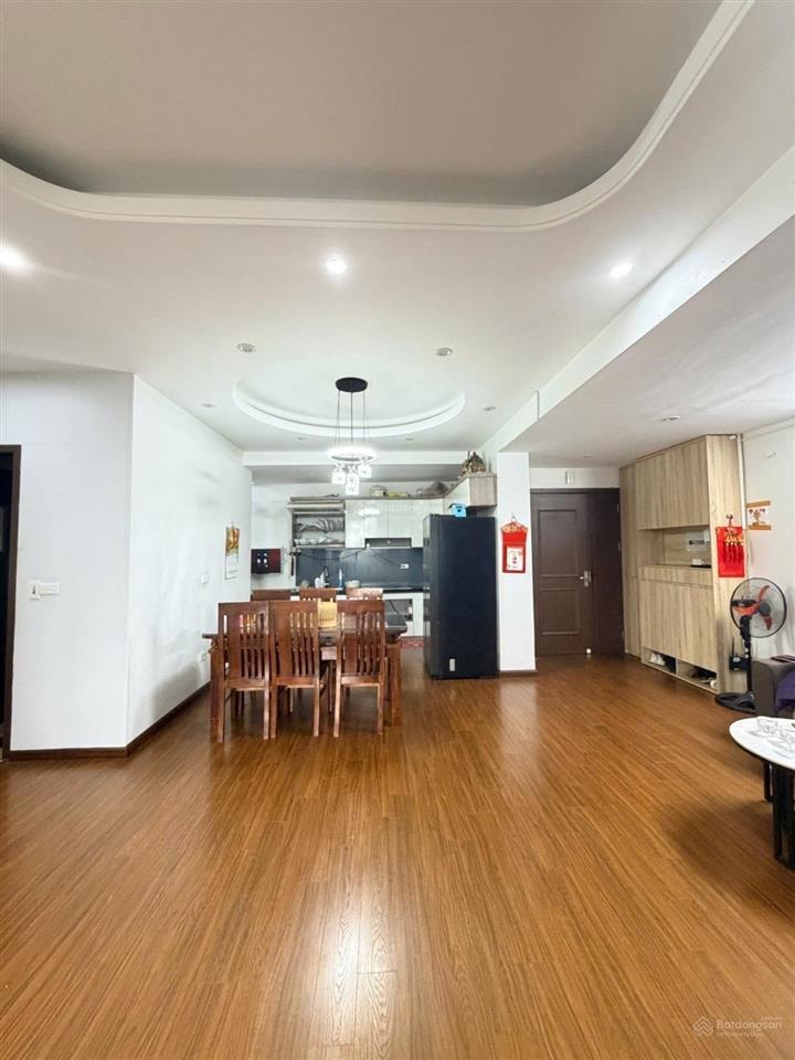 Bán chung cư resco 118m, 4 phòng ngủ, full nội thất, lô góc thoáng sáng