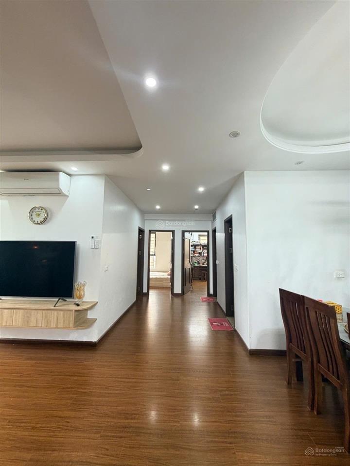 Bán chung cư resco 118m, 4 phòng ngủ, full nội thất, lô góc thoáng sáng