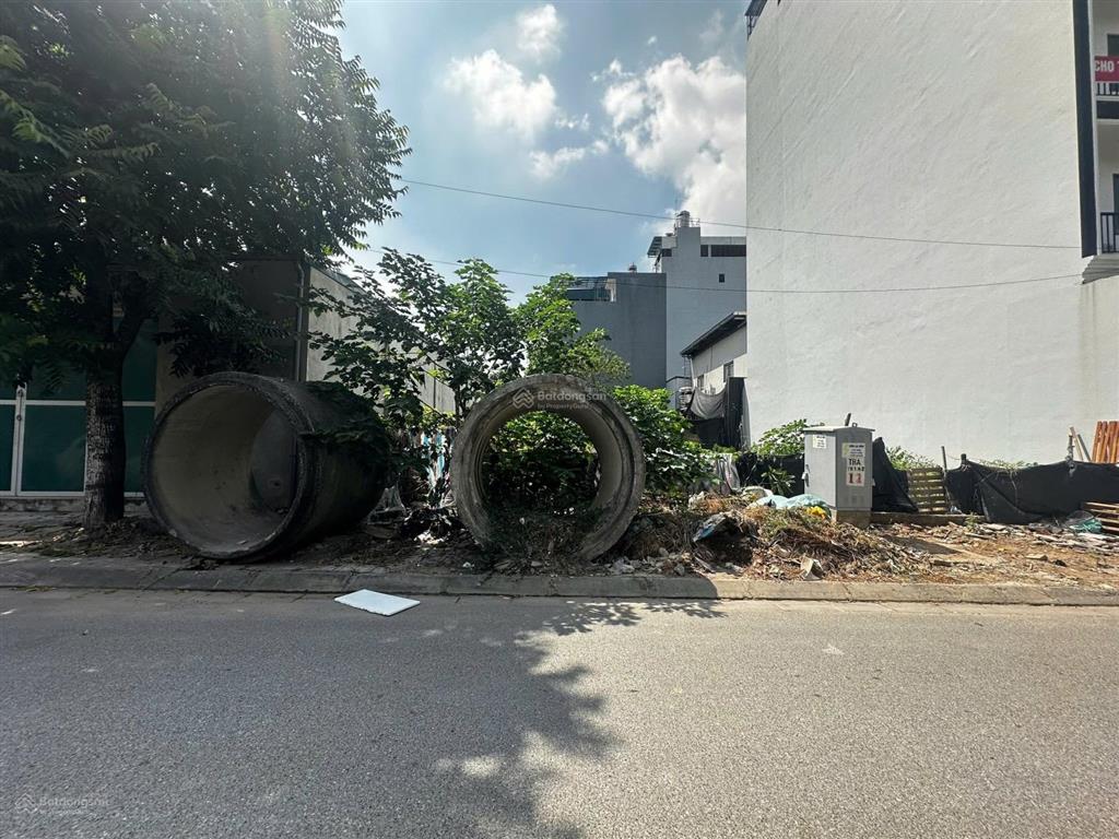 Hiếm hiếm có bán mảnh đất cổ nhuế ô tô vào nhà 77mmặt tiền 4mxây 7 tầng thang máy vừa kinh doanh