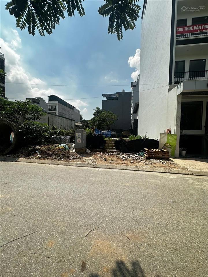 Hiếm hiếm có bán mảnh đất cổ nhuế ô tô vào nhà 77mmặt tiền 4mxây 7 tầng thang máy vừa kinh doanh