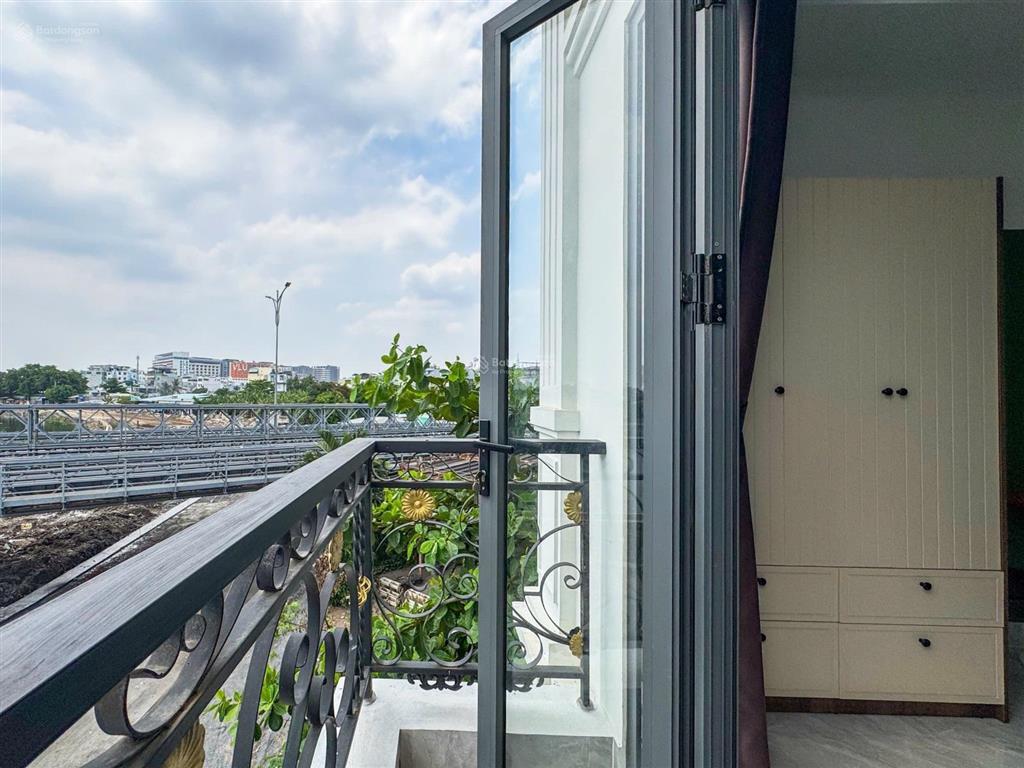 Studio ban công  cửa sổ full nội thất ngay dương quảng hàm  gần đh văn lang cs3, iuh