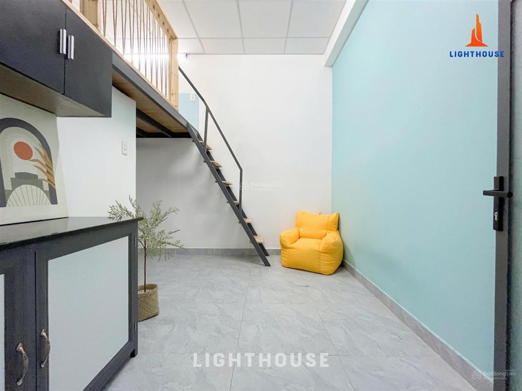 Chính chủ cho thuê căn hộ gác  full nội thất  cửa sổ thoáng ngay quang trung