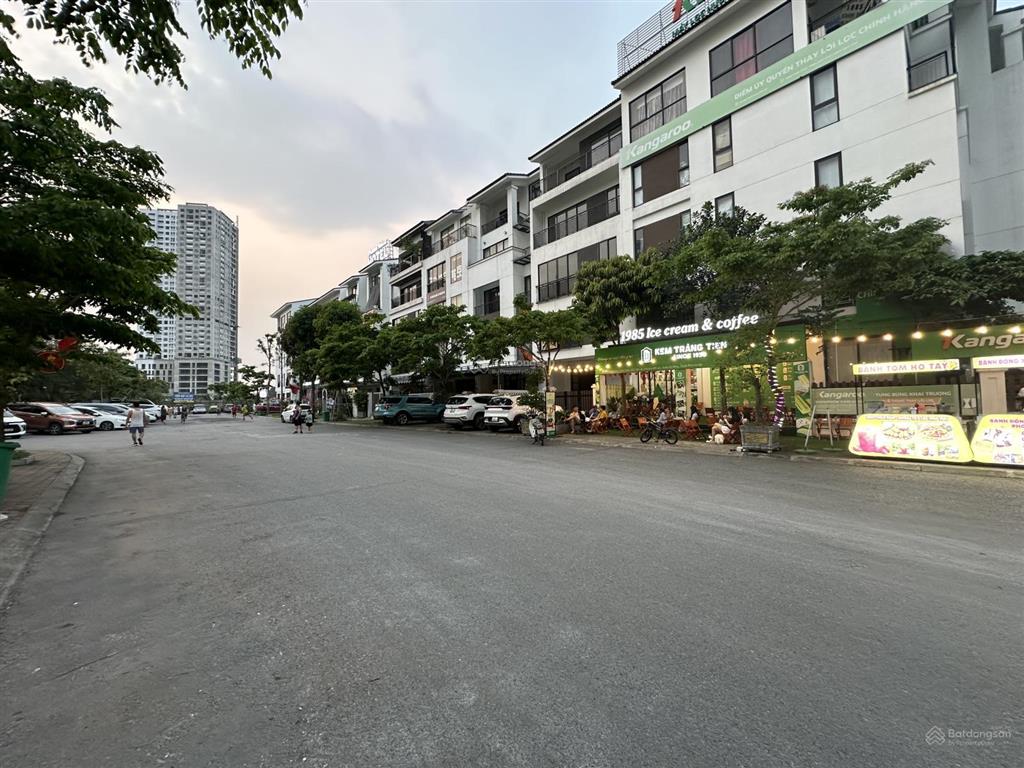 Bán lk hoàng thành villa nhỉnh 400tr/m. 136m mt7m 5 tầng. điểm rơi" giá tốt nhất thị trường