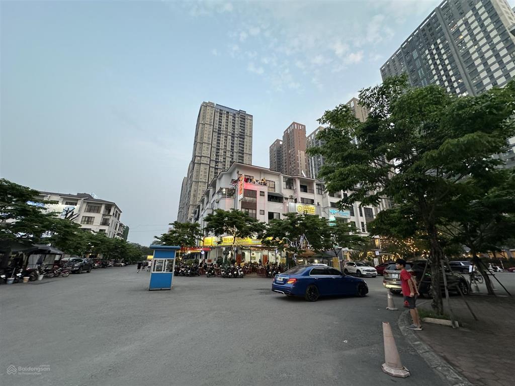 Bán lk hoàng thành villa nhỉnh 400tr/m. 136m mt7m 5 tầng. điểm rơi" giá tốt nhất thị trường