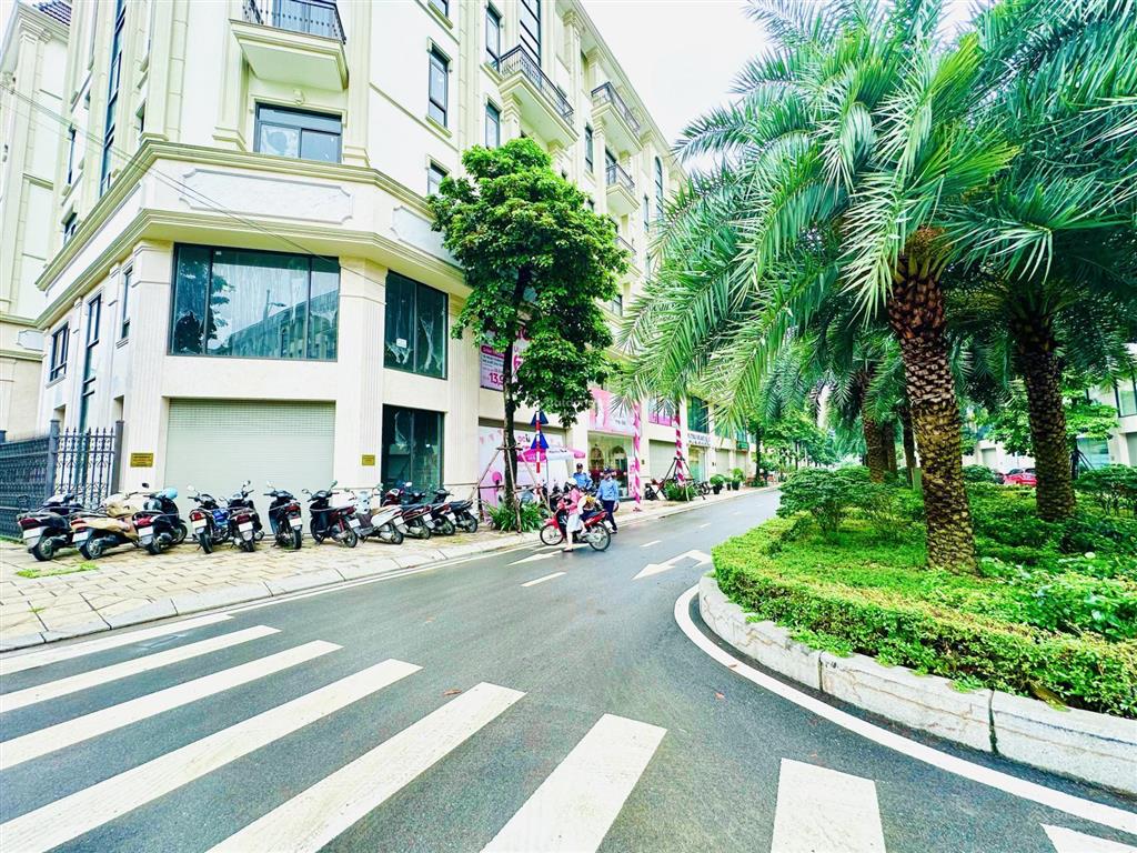 Cho thuê căn shop himlam vạn phúc  gần mặt đường tố hữu. 540m² sàn 6 tầng có thang máy. tk theo yc
