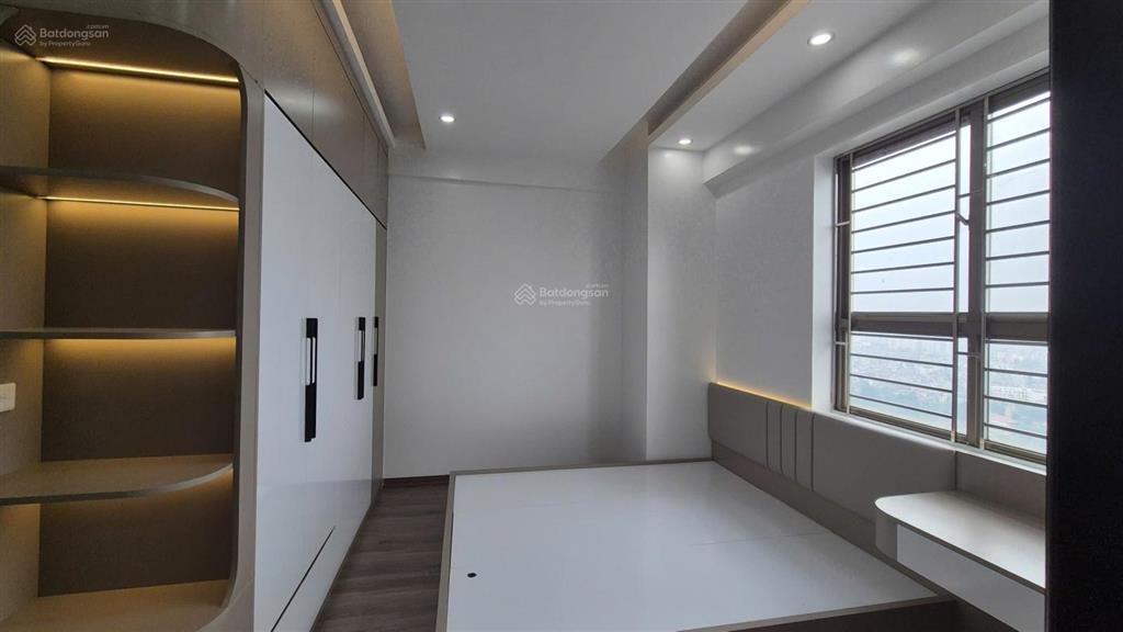 Chính chủ bán căn góc 70m 2pn 2vs nội thất full đồ sổ đỏ sẵn két giá 3,9 tỷ tại tòa ct4 kđt xa la