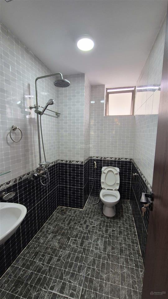 Chính chủ bán căn góc 70m 2pn 2vs nội thất full đồ sổ đỏ sẵn két giá 3,9 tỷ tại tòa ct4 kđt xa la