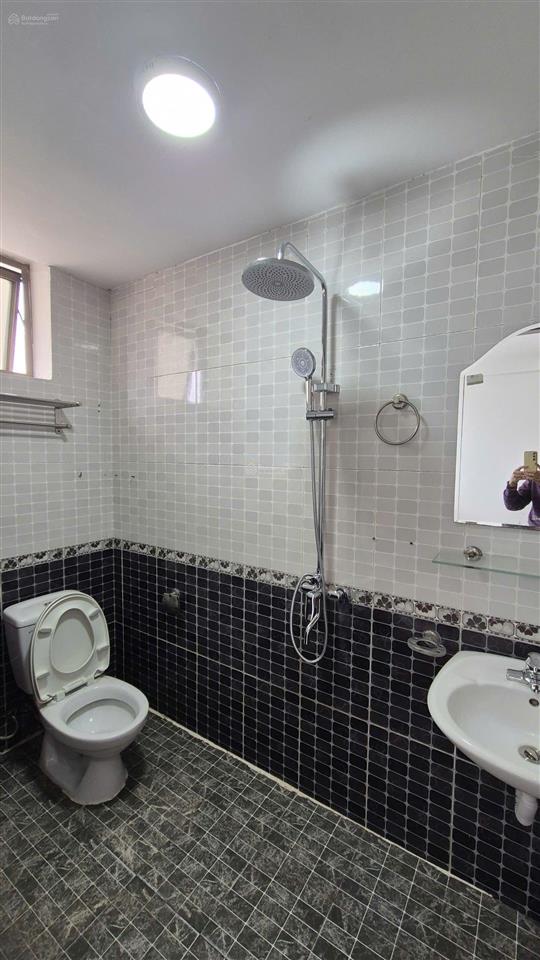 Chính chủ bán căn góc 70m 2pn 2vs nội thất full đồ sổ đỏ sẵn két giá 3,9 tỷ tại tòa ct4 kđt xa la