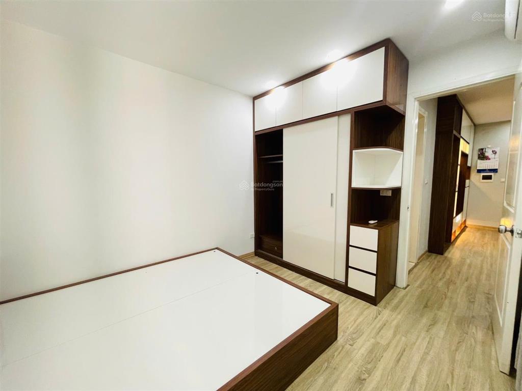 Chính chủ gửi bán gấp căn hộ 47m 2pn 1vs sổ đỏ sẵ két nội thất như hình tại tòa ct10a giá chỉ 2,48