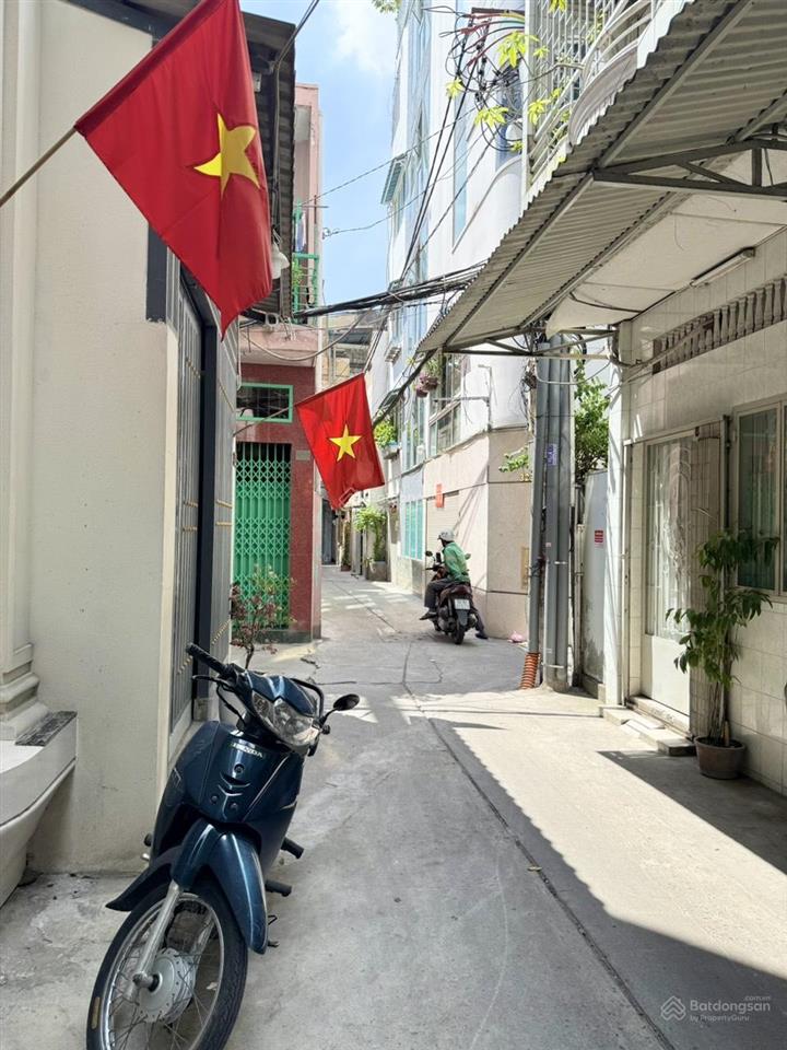 Nhà 5 tầng hẻm cạn, 5x14 đường nguyễn trãi p7 q5, lộ giới 4m, sẵn 10 phòng. xe hơi tới cửa .