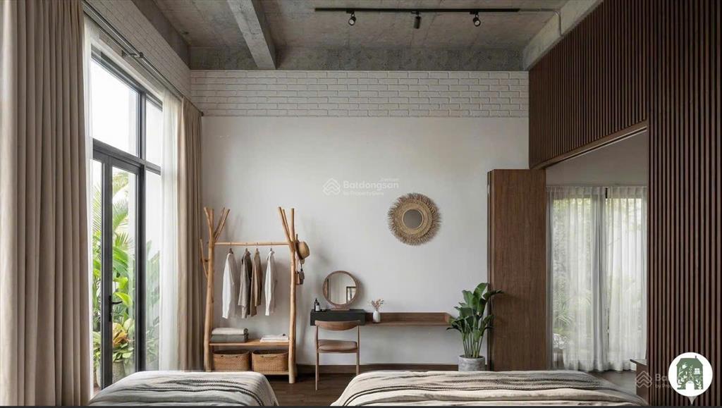 Bán villa ngay trung tâm du lịch bảo lộc. có ban quản lý, hồ bơi, nhà hàng, quán cafe, vườn cây