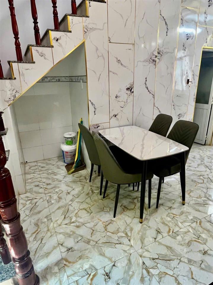 Bán nhà đẹp ở liền, sổ hồng riêng, 43m2, 1 trệt 1 lầu, 2pn 2wc, quốc lộ 50, long an