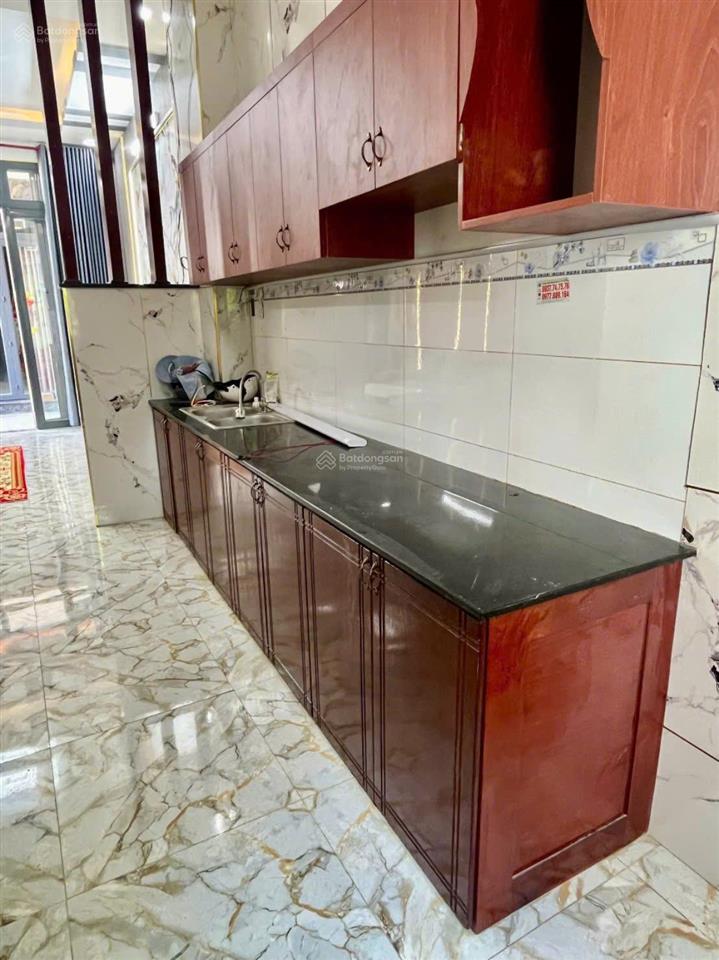 Bán nhà đẹp ở liền, sổ hồng riêng, 43m2, 1 trệt 1 lầu, 2pn 2wc, quốc lộ 50, long an