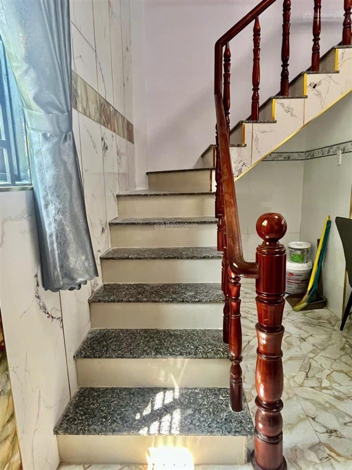 Bán nhà đẹp ở liền, sổ hồng riêng, 43m2, 1 trệt 1 lầu, 2pn 2wc, quốc lộ 50, long an