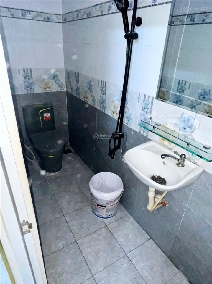 Bán nhà đẹp ở liền, sổ hồng riêng, 43m2, 1 trệt 1 lầu, 2pn 2wc, quốc lộ 50, long an